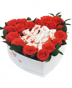Коробка из цветов с рафаэлло